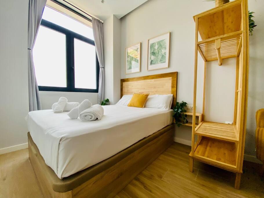 Cabanyal 1 - Beachside Charm & Design Valence